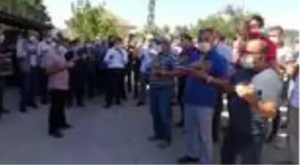Anne ve 2 evladı toprağa verildi, Hindistan'da çalışan baba cenazede güçlükle ayakta durabildi