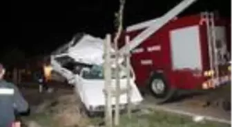 Direğe çarpan otomobilin sürücüsü ağır yaralandı