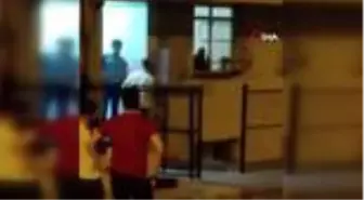 Küçükçekmece'de korku dolu anlar.. Kadını silahla rehin aldı sonra intihar etmeye kalkıştı