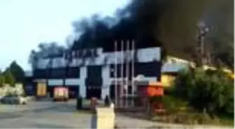 Mobilya fabrikasında yangın (3)