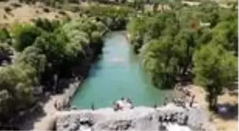 Tağar çayı ünlü plajları aratmıyor