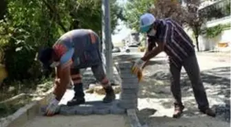 Tepebaşı'nda yol ve kaldırım çalışmaları