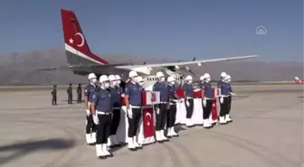 Zırhlı aracın devrilmesi sonucu şehit olan polisler için tören düzenlendi