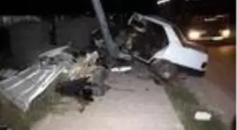 Direğe çarpan otomobil ikiye bölündü: 1 ölü