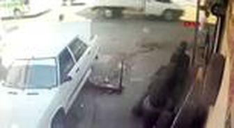 Otomobilin lastiğini kesip 43 bin lirayı çalan şüpheliler yakalandı