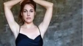 Meryem Uzerli, derin göğüs dekolteli elbisesiyle hayran bıraktı