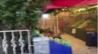 Son dakika haberi... Kadıköy'de bir markette çıkan yangın hasara neden oldu