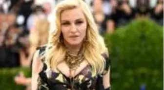 Şarkıcı Madonna, doğum gününü pasta yerine uyuşturucu madde kullanarak kutladı