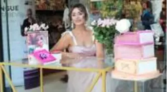 'Bugüne Dek Neredeydin Sen'in ilk imza günü gerçekleşti! Ünlü yazar okurlarıyla buluştu