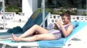 (ANTALYA)Turistlerdeki tatil özlemini gören turizmcilerin gözü aşıda