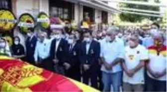 Göztepe'nin eski futbolcularından Halil Kiraz son yolculuğuna uğurlandı (2)