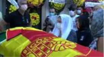 SPOR Göztepe'nin efsanesi Halil Kiraz'a statta veda