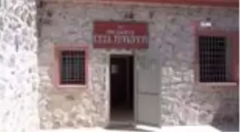 61 yıllık cezaevi halk kütüphanesi oldu