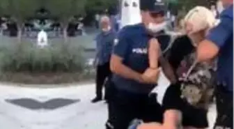 Kadıköy'deki gözaltı olayı sonrası açığa alınan iki polis görevlerine iade edildi