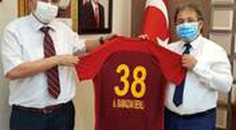 Sağlık Müdürü ve Başhekime Kayserispor forması