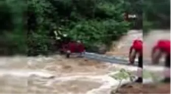 Son dakika! Giresun'da fındık bahçesinde derenin taşması nedeniyle mahsur kalan yaşlı çift itfaiye yardımıyla...