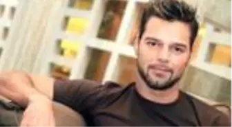 Ricky Martin kimdir? Ricky Martin, Demet Özdemir'i Instagram'da takip etti