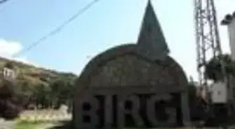 Köpeğinin doğum yapması için geldiği Birgi yeni adresi oldu