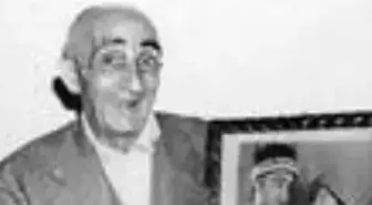 İsmail Dümbüllü kimdir? Dümbüllü'nün kavuğu nedir? Dümbüllü'nün fesi nedir? Kavuğun yeni sahibi kim oldu? Kavuk kimlere verildi? Fes kimlere verildi?