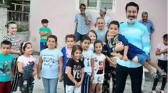 Son dakika haberleri! Şair Kasım Alper Özdemir, Amasya'da köy köy çocuklara koşuyor