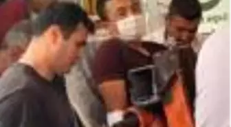 Silaj makinesine bacağını kaptırdı