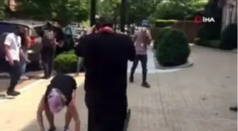 Amazon'un sahibi Jeff Bezos'un evinin önünde giyotinli protesto