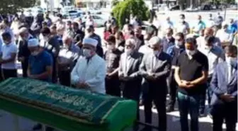 Kendini yakan seyyar satıcı toprağa verildi