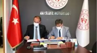 Tomarza'da futbol sahası ve spor salonu Gençlik ve Spor İl Müdürlüğü'ne devredildi