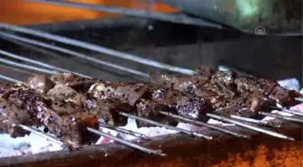 'Kebap diyarı'nda kahvaltının vazgeçilmezi ciğer kebabı