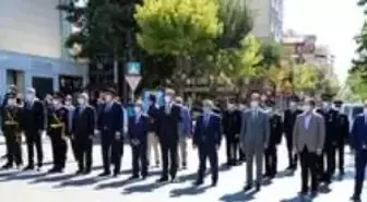 Niğde'de 30 Ağustos çelenk sunumu yapıldı