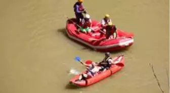 Binali Yıldırım Erzincan'da rafting yaptı