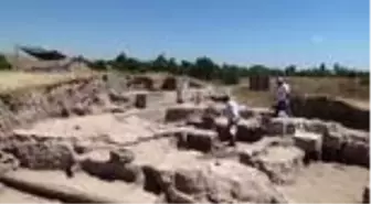 Eski Ahlat Şehri İç Kalesi'ndeki kazılarda yeni bulgulara rastlandı