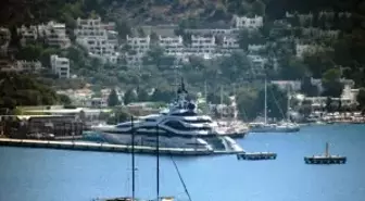 Katar Emiri'nin 300 milyon dolarlık lüks yatı Bodrum'a demir attı