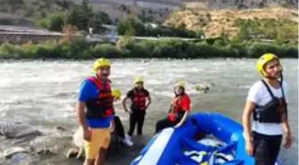 Çukurca Belediye Başkanı Dündar rafting yaptı