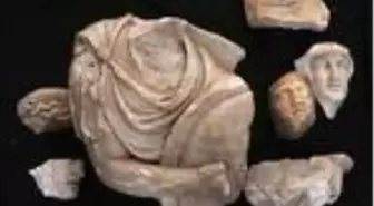 Hadrian Tapınağı kazısında arkeologlar 'parçaları birleştirerek' geçmişe ışık tutuyor