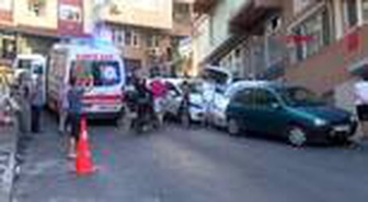 ŞİŞLİ'DE OTOMOBİL 4 ARACA ÇARPARAK DURABİLDİ
