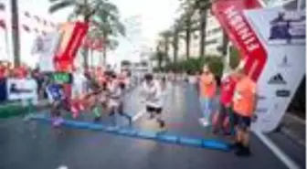 Son dakika... 9 Eylül İzmir Yarı Maratonu pandemi önlemleriyle koşuldu