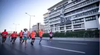 İzmir'de kurtuluş coşkusu maratonla taçlandı