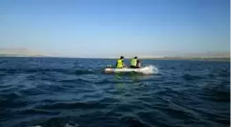 Lastik botla barajda mahsur kalan 2 kişi kurtarıldı