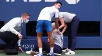 Sinirlenip rastgele vurduğu top hakemin boğazına gelince Djokovic turnuvadan diskalifiye edildi