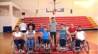 Engelli basketbolcular yöneticilerle buluştu