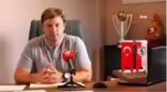 Ertuğrul Sağlam: 'Şampiyon olurken herkesin parmakla göstereceği sempatik bir takım olmak...