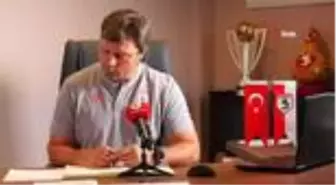 Ertuğrul Sağlam: 'Şampiyon olurken herkesin parmakla göstereceği sempatik bir takım olmak...