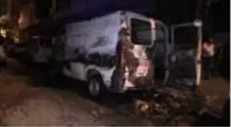 Güngören'de park halindeyken alev alan kamyonet kullanılamaz hale geldi