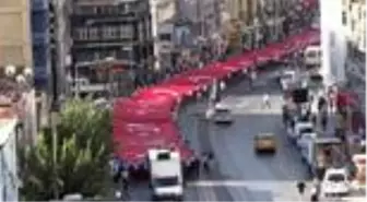 İzmir'in düşman işgalinden kurtuluşunun 98. yıl dönümü kutlamaları Zafer Yürüyüşü ile başladı