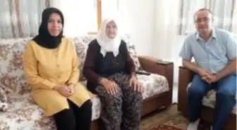Son dakika haber: Kaymakamlık personeli şehit annesini ziyaret etti