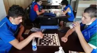 Kıraathaneler aslına dönüyor