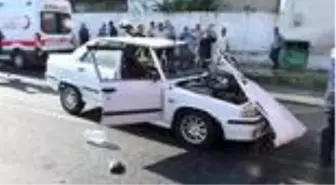 Turgutlu'da iki otomobil çarpıştı: 4 yaralı