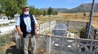 Şehit öğretmen Metin Kaynar mezarı başında anıldı