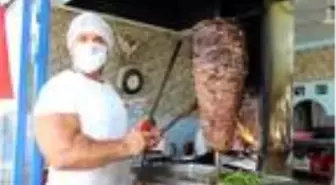 Döner ustası, koronaya sürekli tükettiği dört gıda maddesi ile meydan okudu: Gelirse pişman olur